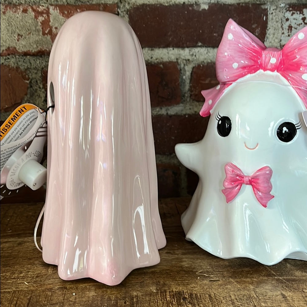 Cute Ghost Figurines with Bows - Picture 5 of 8